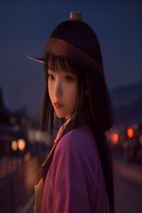 2026年度国产悬疑推理剧封面——暗色调城市夜景配合侦探主角，适合在线影视大全免费看